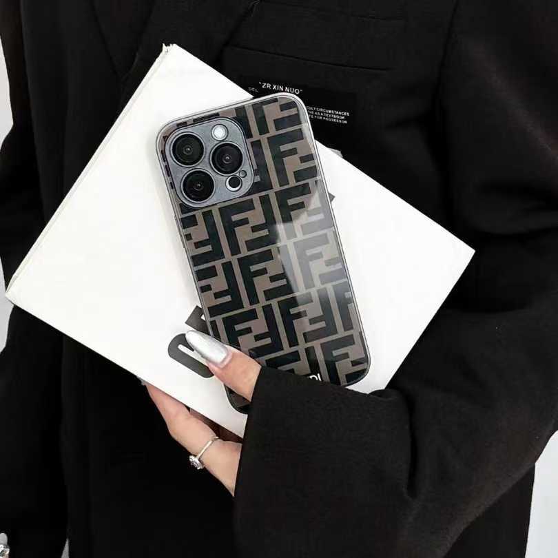 欧米風 Fendi iphone 17 スマホケース