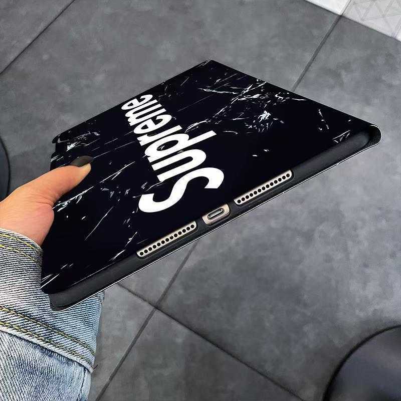 シュプリーム iPad proカバー13インチ